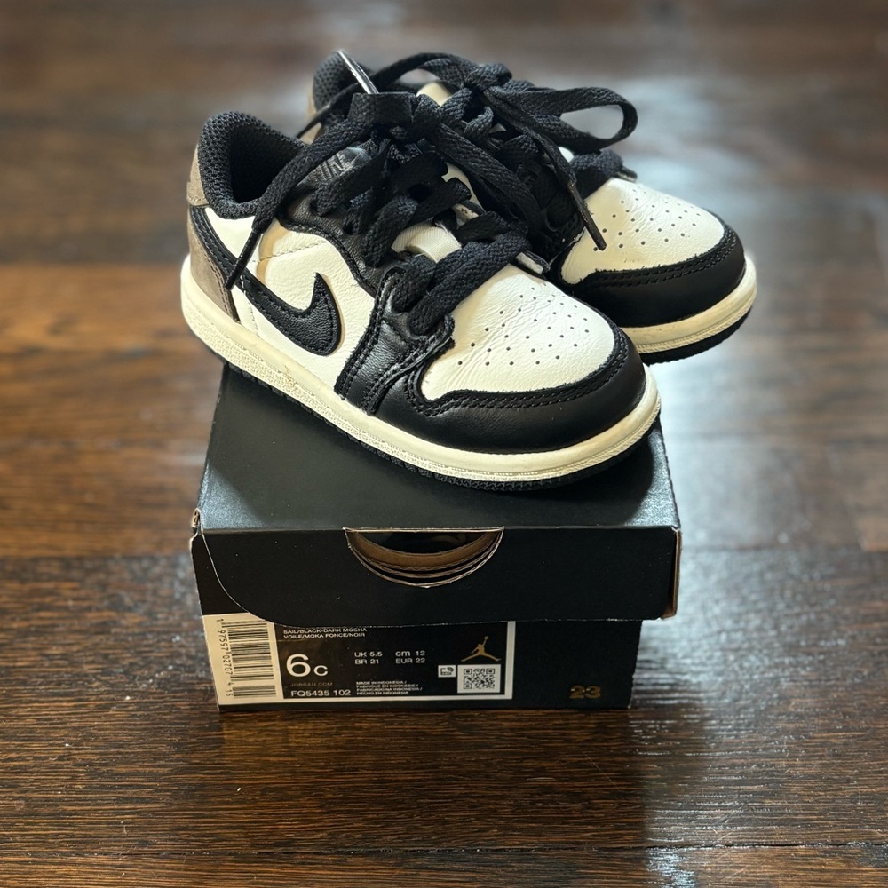 Jordan 1 Retro Low OG TD “Mocha”